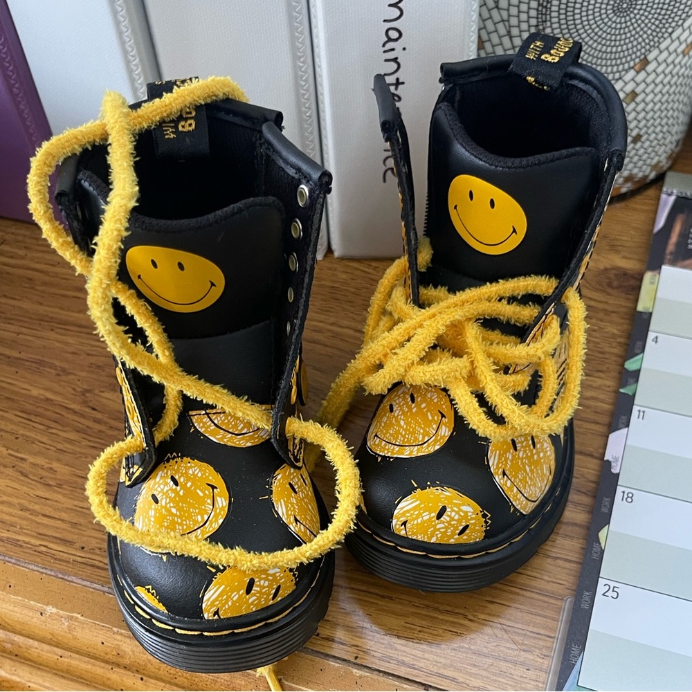 Toddler Dr Martens Happy Face boots size 7